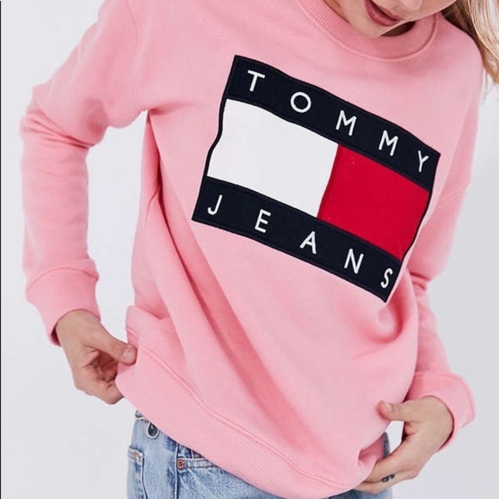 NWOT Tommy Hilfiger flag patch crew neck